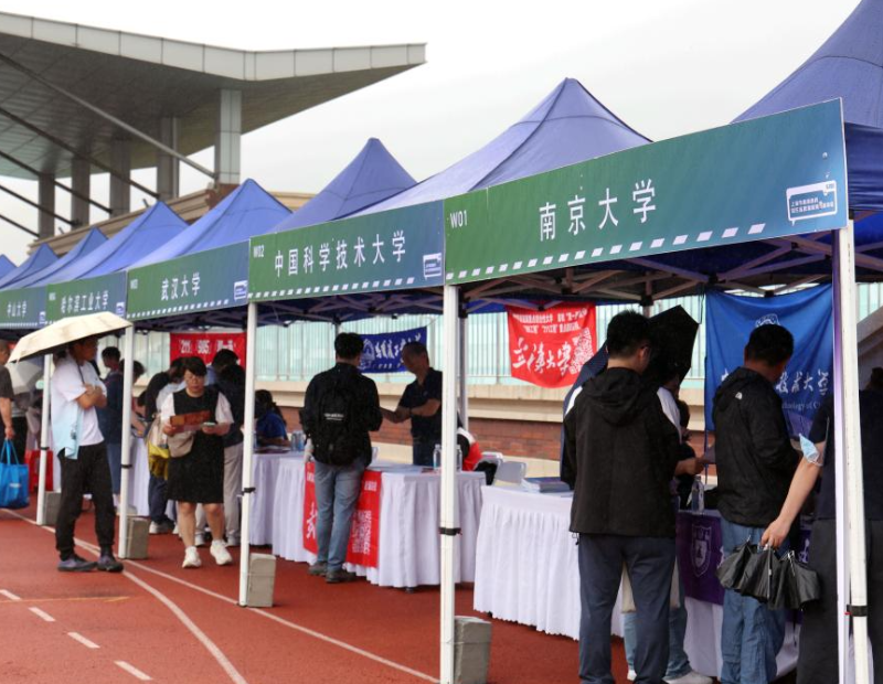 成都通报一燃油车发生燃爆