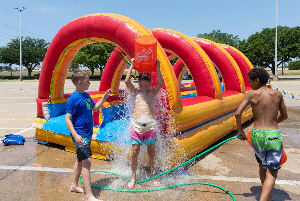 缉毒、追踪、搜捕 公安战线上的特殊“勇士”
