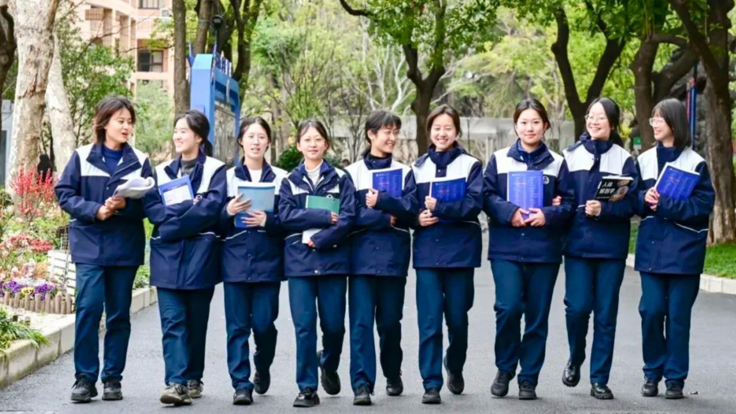 吴镇宇晒费曼王嘉尔合照